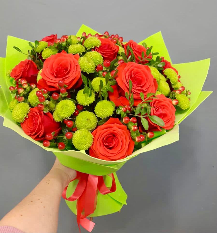 Букет цветов из: Хризантемы и Розы в Бутово