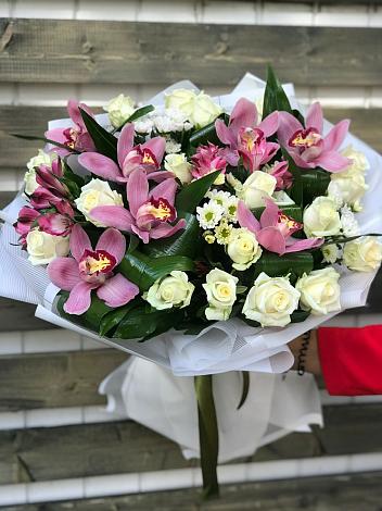 Букет цветов из: Розы и Хризантемы в Бутово