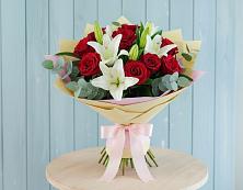 Букет цветов из:  Лилии и Розы в Бутово