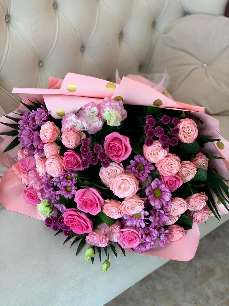 Букет цветов из: Хризантемы, Розы и Лизиантусы в Бутово