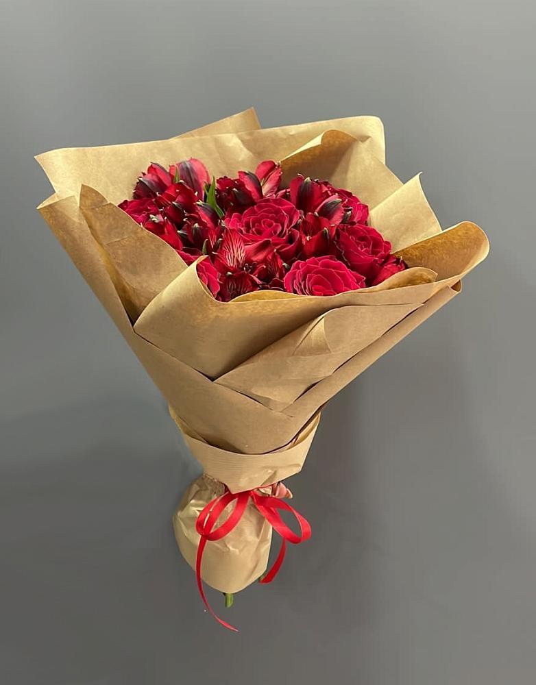 Букет цветов из: Альстромерии и Розы в Бутово