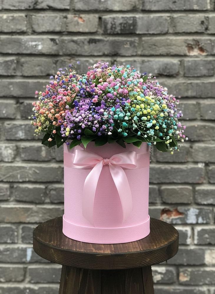 Цветочная композиция из Гипсофила и Розы в шляпной коробке в Бутово