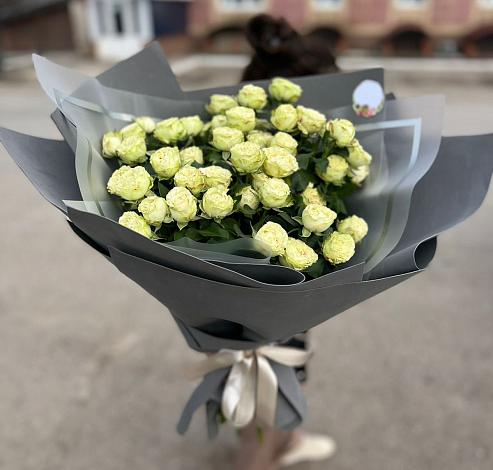Букет Белые кустовые розы Солинеро в Бутово