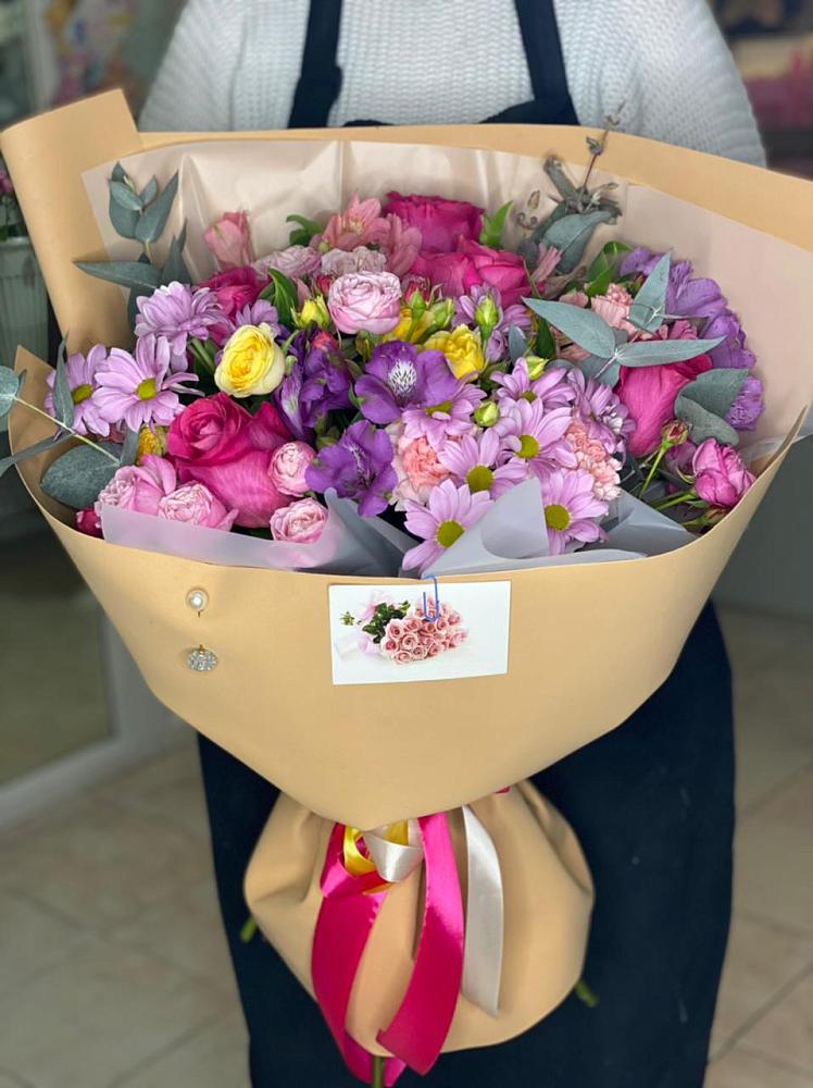 Букет цветов из: Хризантемы, Гвоздики и Альстромерии в Бутово