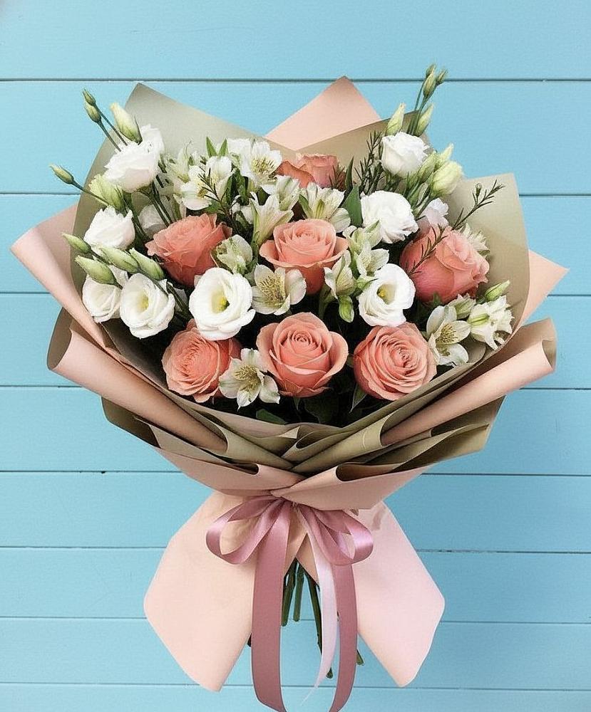 Букет цветов из: Розы, Альстромерии и Лизиантусы в Бутово