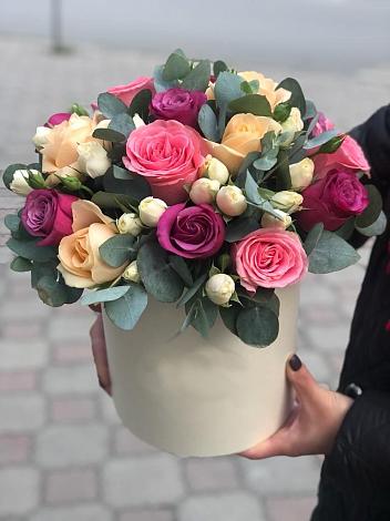 Цветочная композиция из Розы в шляпной коробке в Бутово