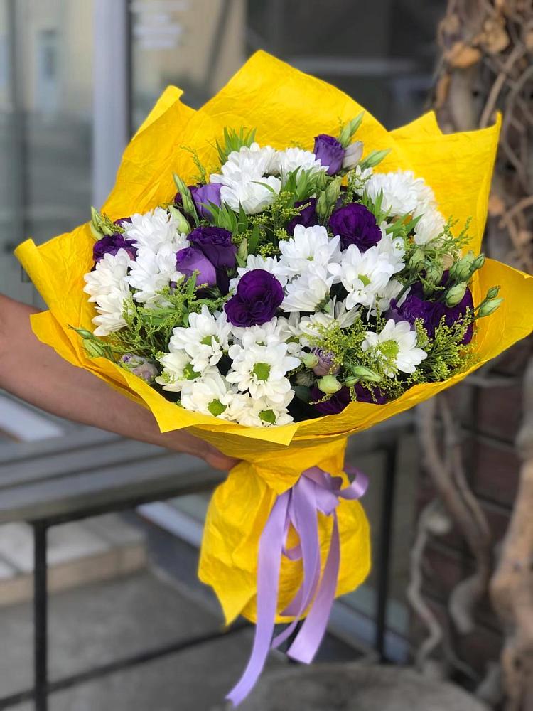Букет цветов из: Ирисы, Хризантемы и Ромашки в Бутово