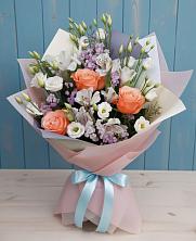 Букет цветов из:  Лизиантусы, Розы, Альстромерии и Гипсофила в Бутово