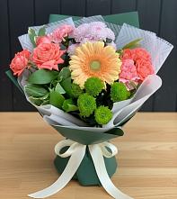 Букет цветов из:  Гвоздики, Розы, Герберы и Хризантемы в Бутово