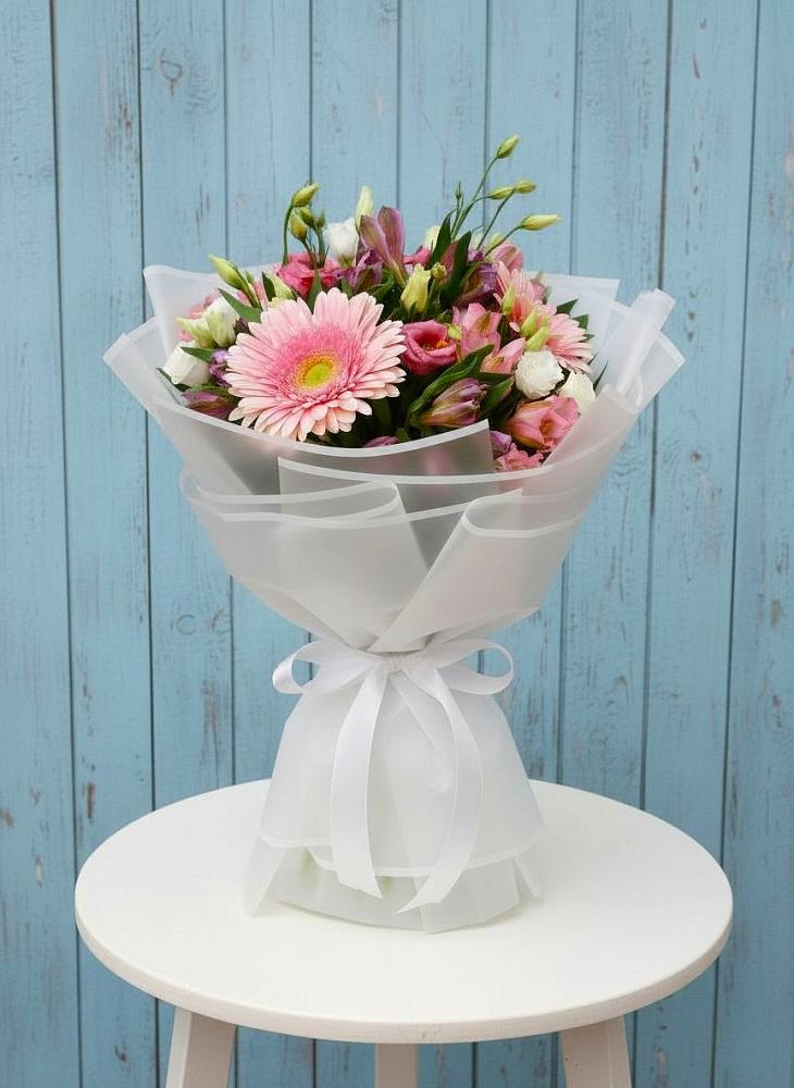 Букет цветов из: Герберы, Альстромерии и Лизиантусы в Бутово