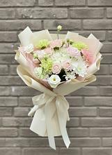 Букет цветов из:  Гвоздики, Розы, Лизиантусы и Хризантемы в Бутово