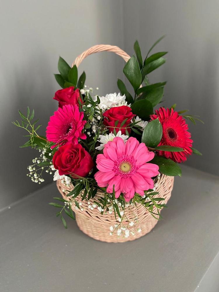 Цветочная композиция из Розы, Хризантемы и Герберы в корзине в Бутово