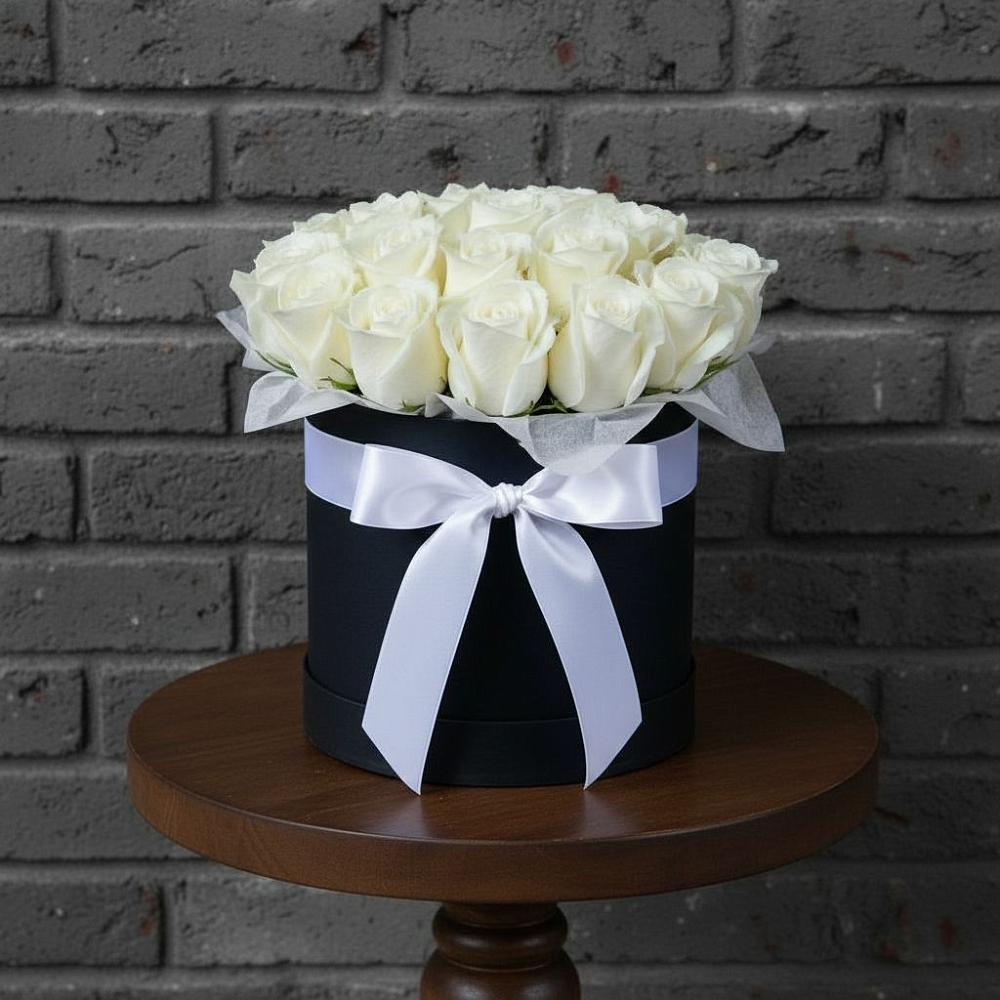 Цветочная композиция из Розы в шляпной коробке в Бутово