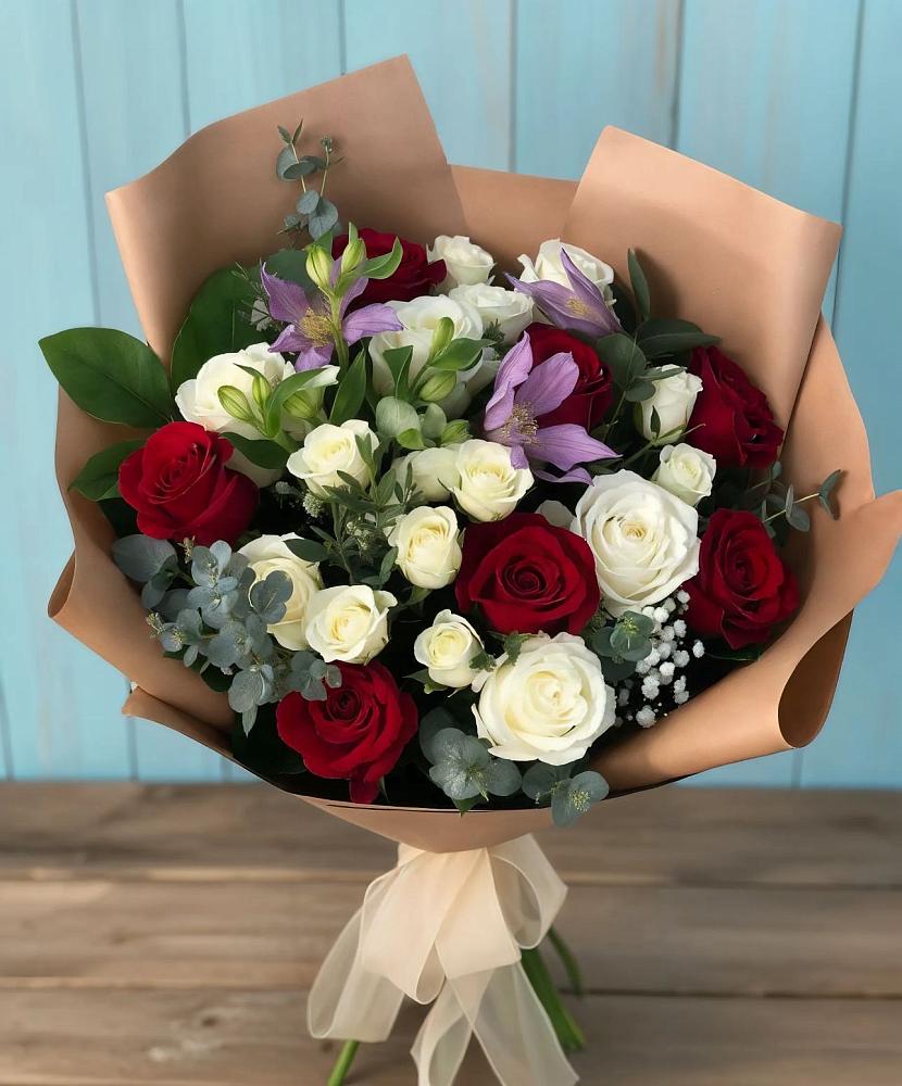 Букет цветов из: Розы и Альстромерии в Бутово