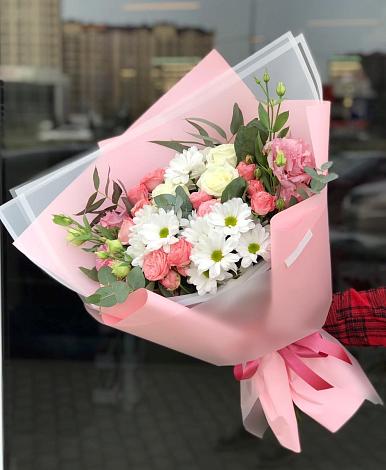 Букет цветов из: Розы, Лизиантусы и Хризантемы в Бутово