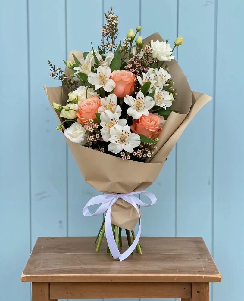 Букет цветов из: Альстромерии, Лизиантусы, Розы и Хризантемы в Бутово