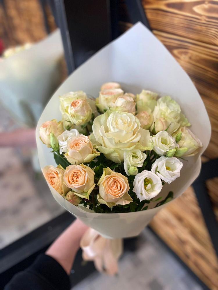 Букет цветов из: Розы и Лизиантусы в Бутово